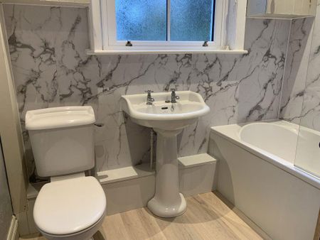 3 bedroom semi-detached house to rent - Photo 3