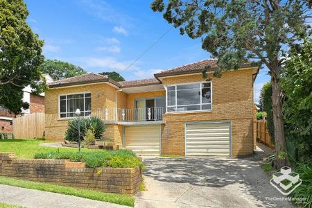 Stunning Family Home with Convenience at your Doorstep! - Photo 3