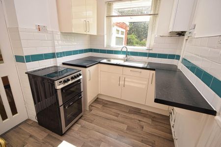 3 bedroom semi-detached house to rent - Photo 5