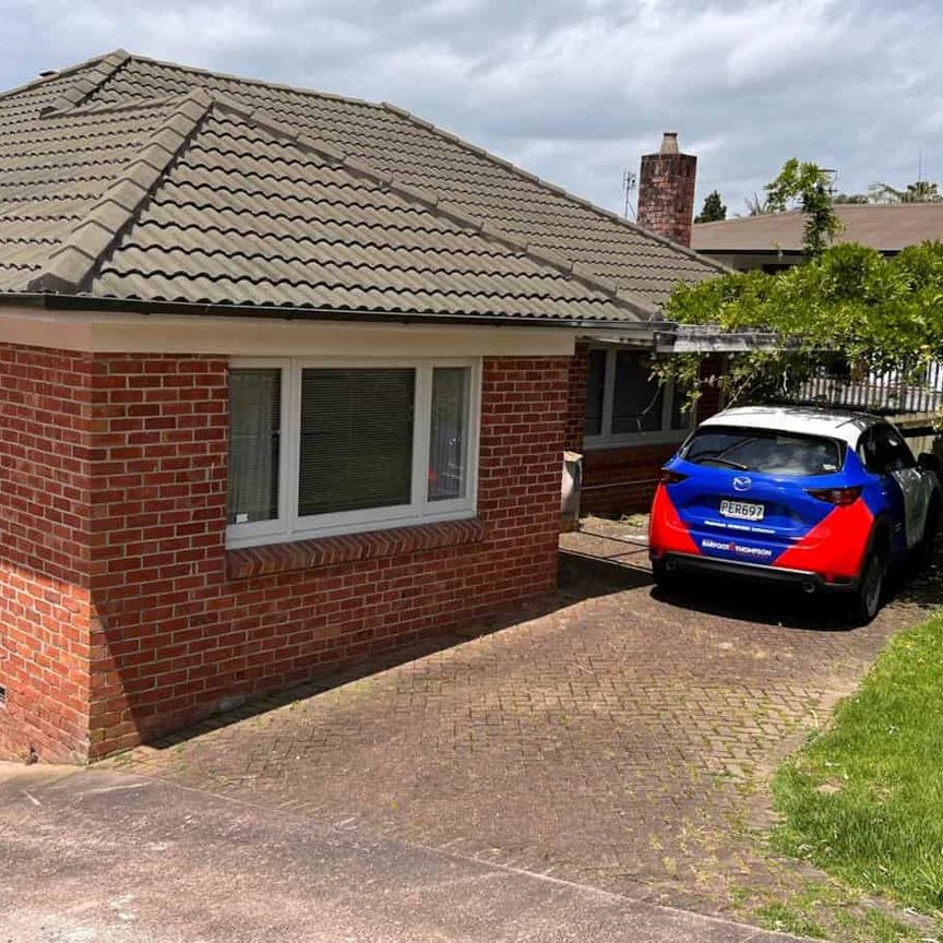 Prime Location – Bright, Spacious & Inviting Home - Photo 1