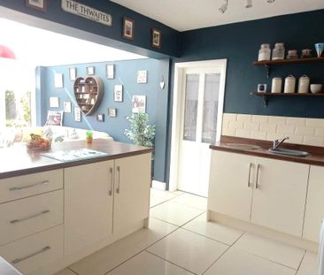 3 bedroom semi-detached house to rent - Photo 6