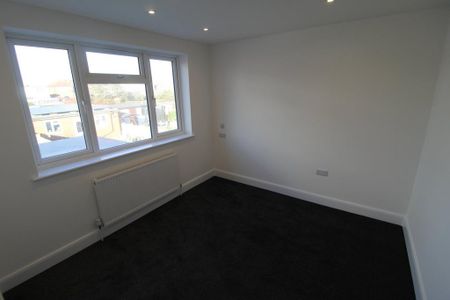 4 bedroom terraced house to rent - Photo 2