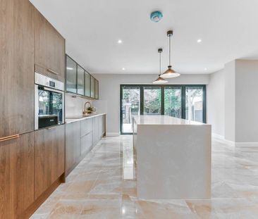 4 bedroom semi-detached house to rent - Photo 5