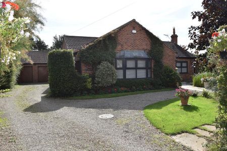 3 bedroom detached bungalow to rent - Photo 3