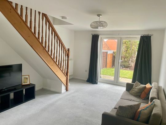2 bedroom mid terrace to let - Photo 1