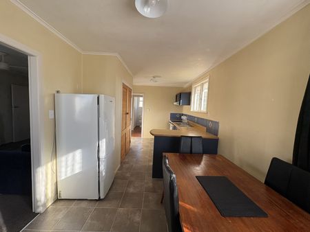 Tidy 3-Bedroom Home with Great Indoor-Outdoor Flow - Ngongotaha - Photo 5