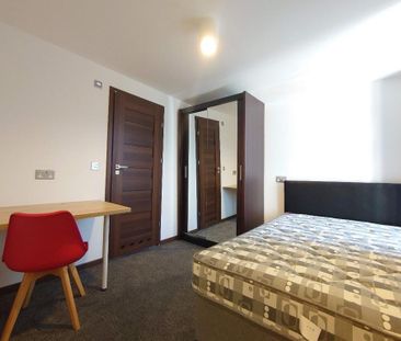 4 bedroom terraced house to rent - Photo 3