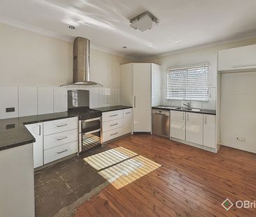 Charming 2-Bedroom Cottage in Quiet Location - Photo 4