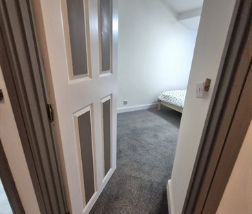 5 Bed Terraced House, Moorland Road, SW9 - Photo 2