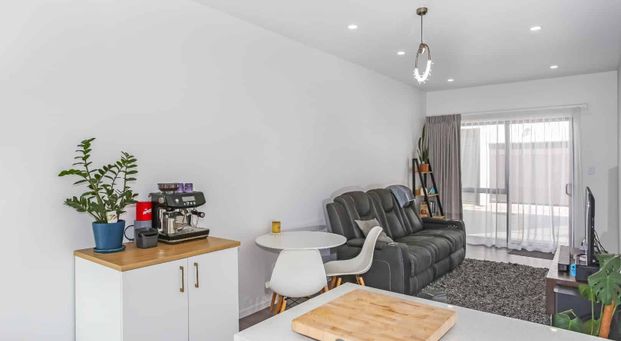 Single Garage & Modern Living - Photo 1