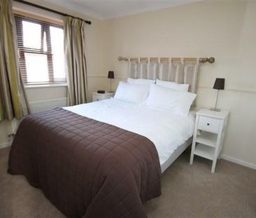 3 bedroom end of terrace house to rent - Photo 2