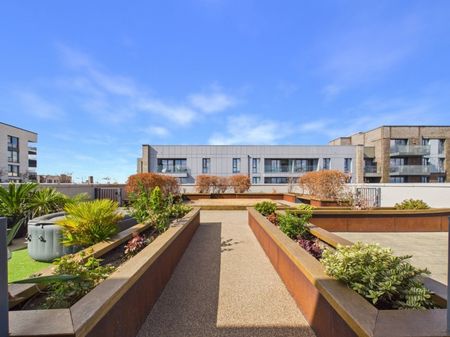 Kempton House, London Square, 122 High Street,TW18 - Photo 5