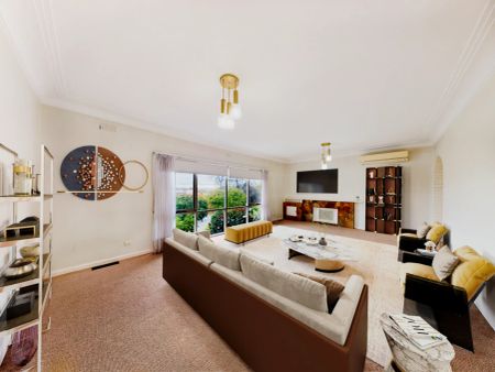 3 Bed, 1 Bath - Photo 3