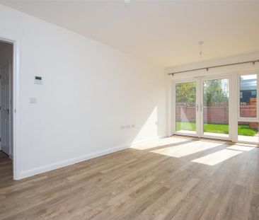 3 bedroom semi-detached house to rent - Photo 3