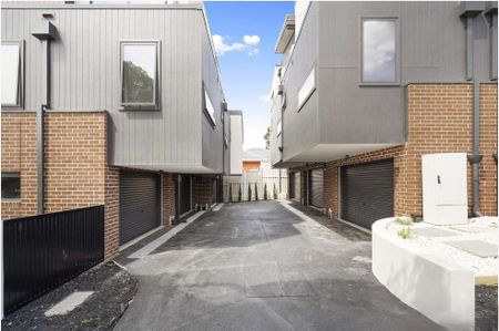 Exclusively Located in Sought-After Templestowe Lower – 289 Manningham Road - Photo 2
