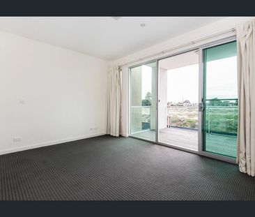 Modern Style meets Port Side Living - Photo 3