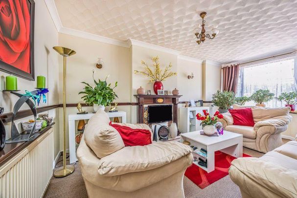 3 bedroom semi-detached house to rent - Photo 1