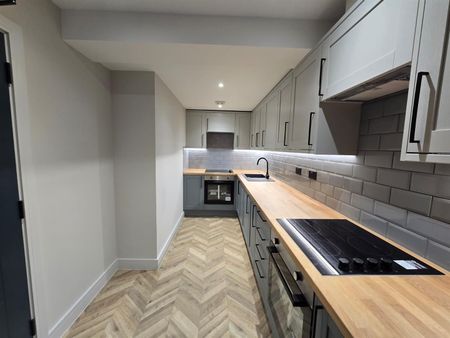 Albemarle Gardens, New Malden KT3, London - Photo 2