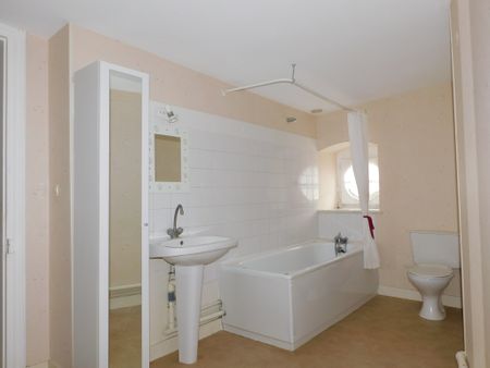 Location Appartement 2 pièces 61m² BAYEUX 14400 - Photo 2