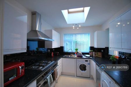 1 bedroom in a house share to rent - Photo 5