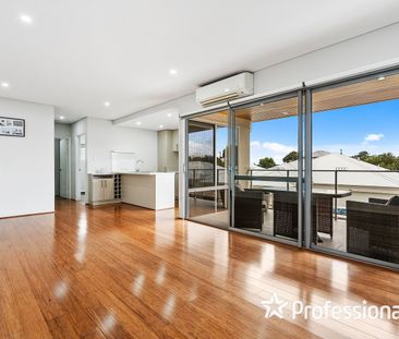 Modern 1st Floor Apartment! - Photo 3