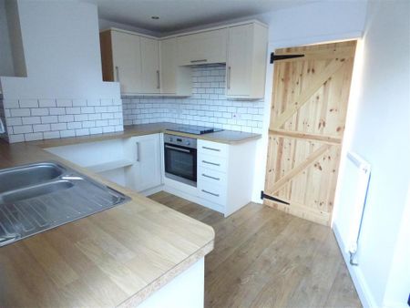 2 bedroom end of terrace house to rent - Photo 3