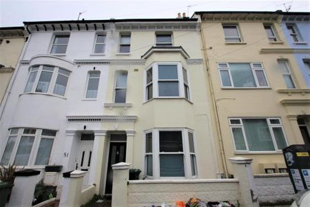 1 bedroom in a house share to rent - Photo 3