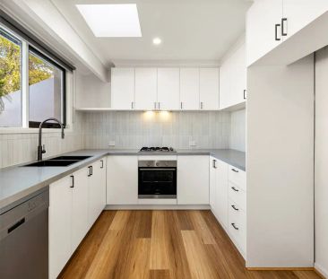 16 Leawarra Parade, Frankston VIC 3199 - Photo 1