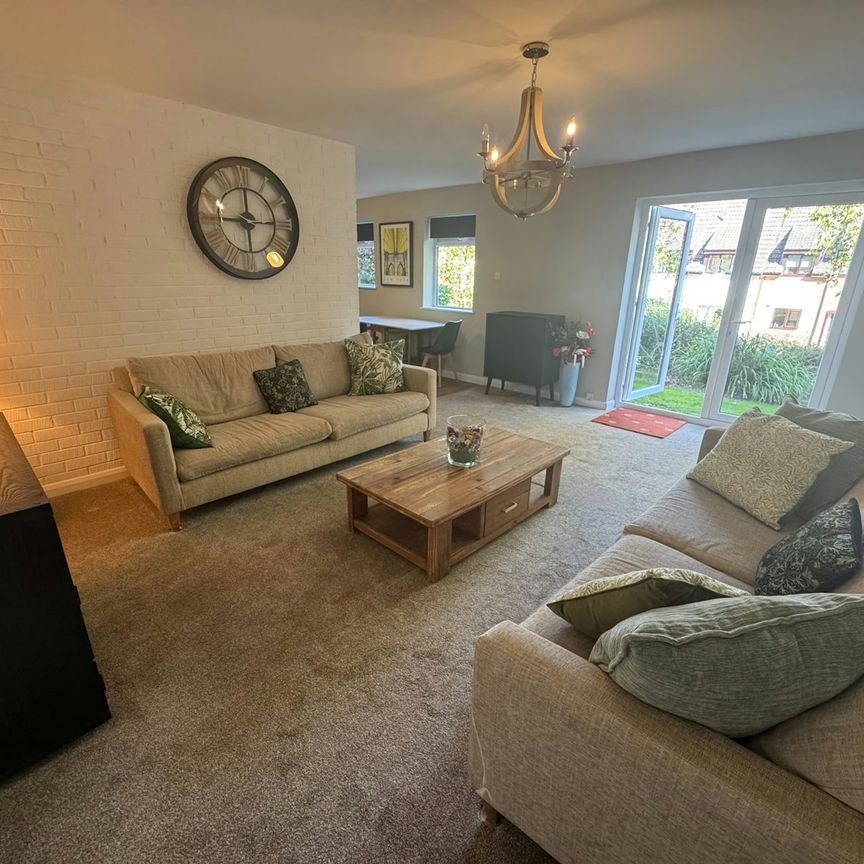 Flat to rent on - Photo 1