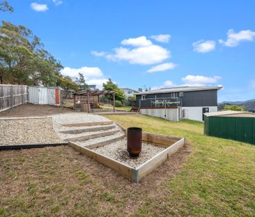 Modern Three Bedroom Home - Photo 2