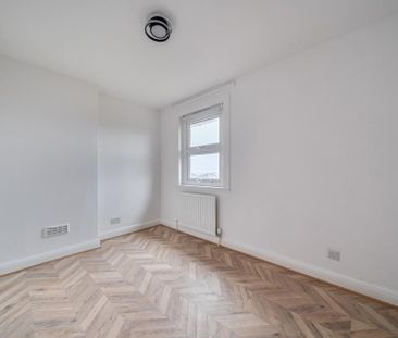 4 bedroom end of terrace house to rent - Photo 4