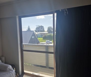 One Room in Boarding House - Papamoa - Photo 6