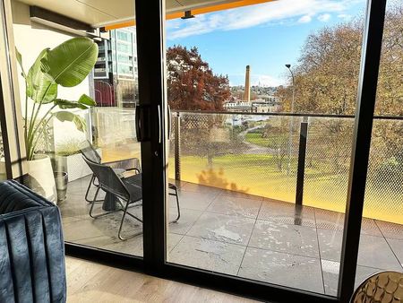 Stunning Luxury Apartment- Victoria park - Photo 2