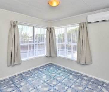 Secure family home with sleepout - Photo 2