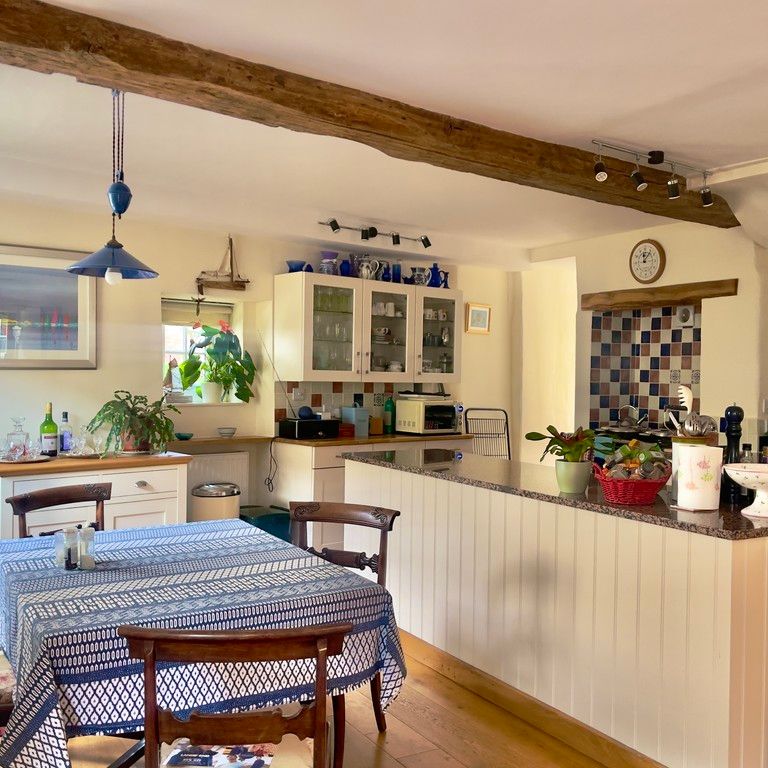 3 bedroom Pretty Three Bedroom Cottage to rent - Photo 1