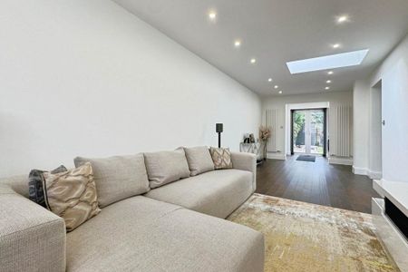 3 bedroom semi-detached house to rent - Photo 3