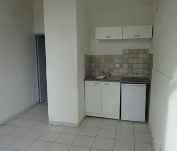 Location Appartement 2 pièces 26m² LA SEYNE SUR MER 83500 - Photo 1