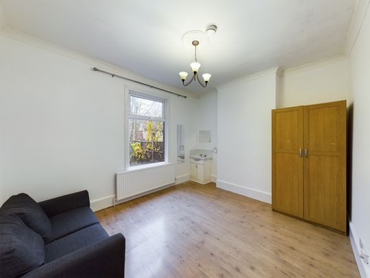 Hillreach, Woolwich, SE18, London - Photo 1
