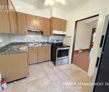 CHARMING 2-BEDROOM/1BATH MAIN FLOOR APARTMENT + HYDRO & GAS - Photo 6