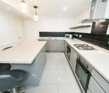 Manor Drive, Leeds - Photo 6