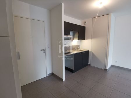 Appartement T2 de 43.13 m² avec balcon + stationnement - Centre ville TREILLIERES - Photo 4
