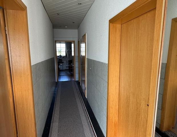 Erdgeschosswohnung mit tollem Blick und großem Bauerngarten - Photo 1