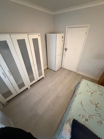 Room in a Shared House, Alston Road, N18 - Photo 2