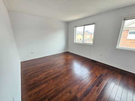 For Lease - 30 Hiram Johnson Road, Whitchurch-Stouffville, Ontario - Photo 3