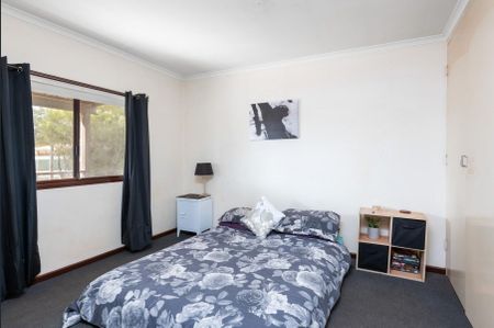 Neat & Tidy 2-Bedroom Home on a Spacious Block! - Photo 4