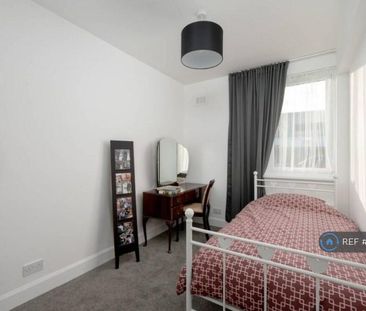 3 bedroom end of terrace house to rent - Photo 2