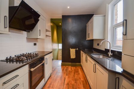 3 bed flat to rent in Sandringham Road, South Gosforth, NE3 - Photo 3