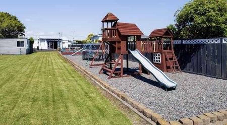 Perfect Family Home - Photo 3