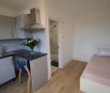 Studio to rent - Photo 3