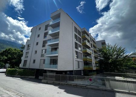 2PCES RECENT IN THE CITY CENTER - Photo 2